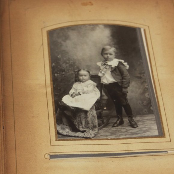 1800s Antique Victorian Velvet Photo Album 30 Cabinet Cards & 16 Photos - Picture 9 of 9